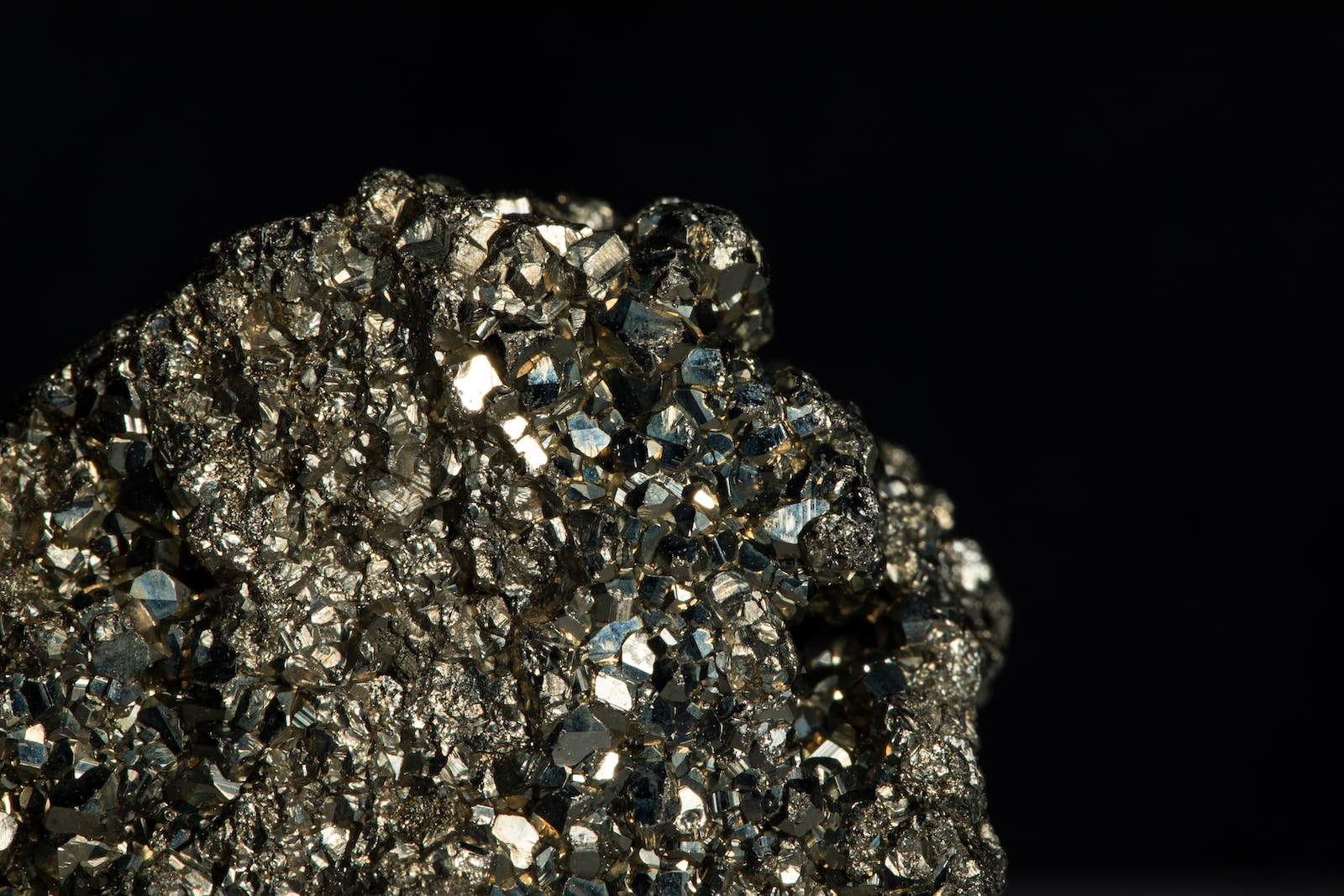 You are currently viewing Refining and Exporting Metallic Minerals: New Opportunities